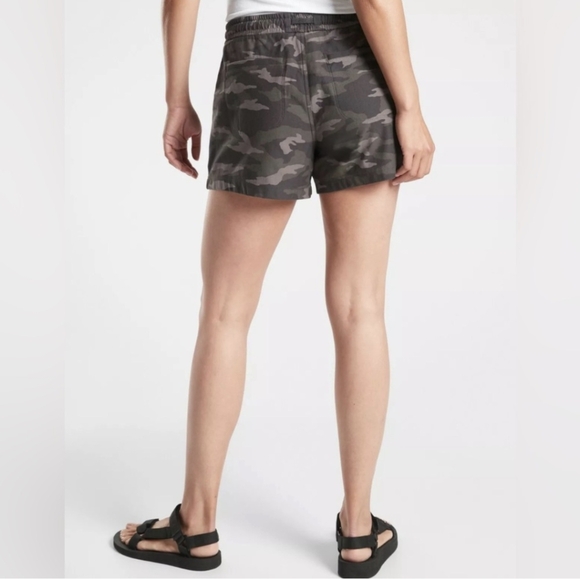 Athleta Camo Farallon shorts - Picture 2 of 6